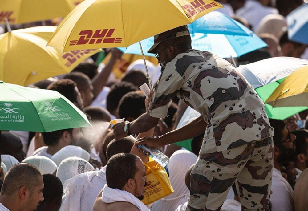 Nearly 2.4 million pilgrims ascend Arafat for peak of Haj