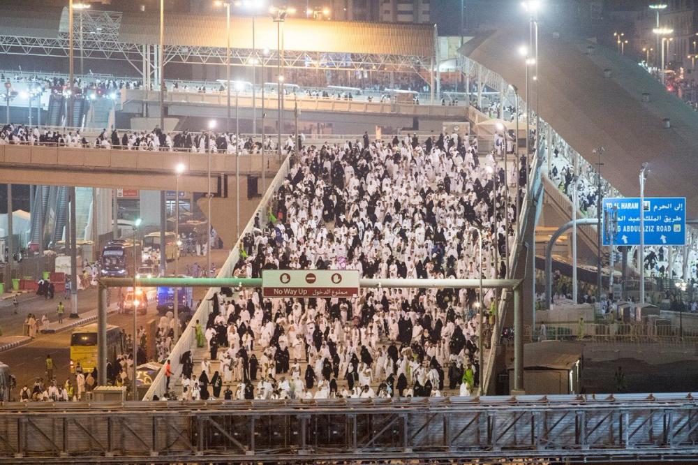 Pilgrims celebrate Eid, throw pebbles at the Satan