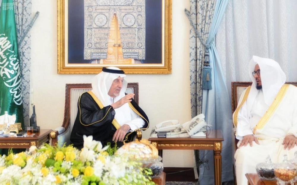 Prince Khaled Al-Faisal receives Sheikh Hussain Bin Abdulaziz Al-Asheikh