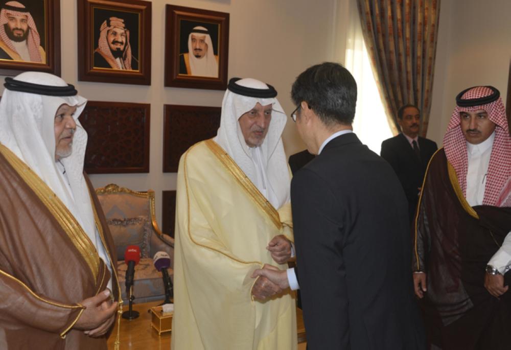 Prince Khaled Al-Faisal, emir of Makkah and adviser to Custodian of the Two Holy Mosques, meets heads of consulates and Haj missions in Jeddah on Sunday. — SPA