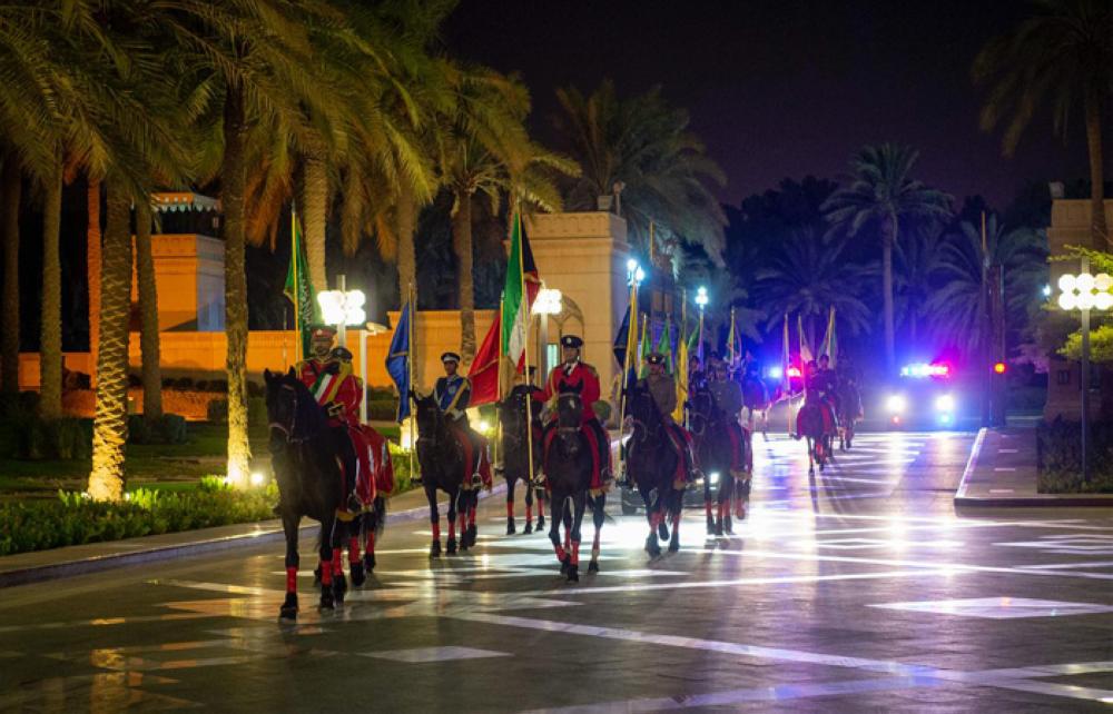 Kuwaiti Emir receives Crown Prince, hosts dinner banquet in his honor