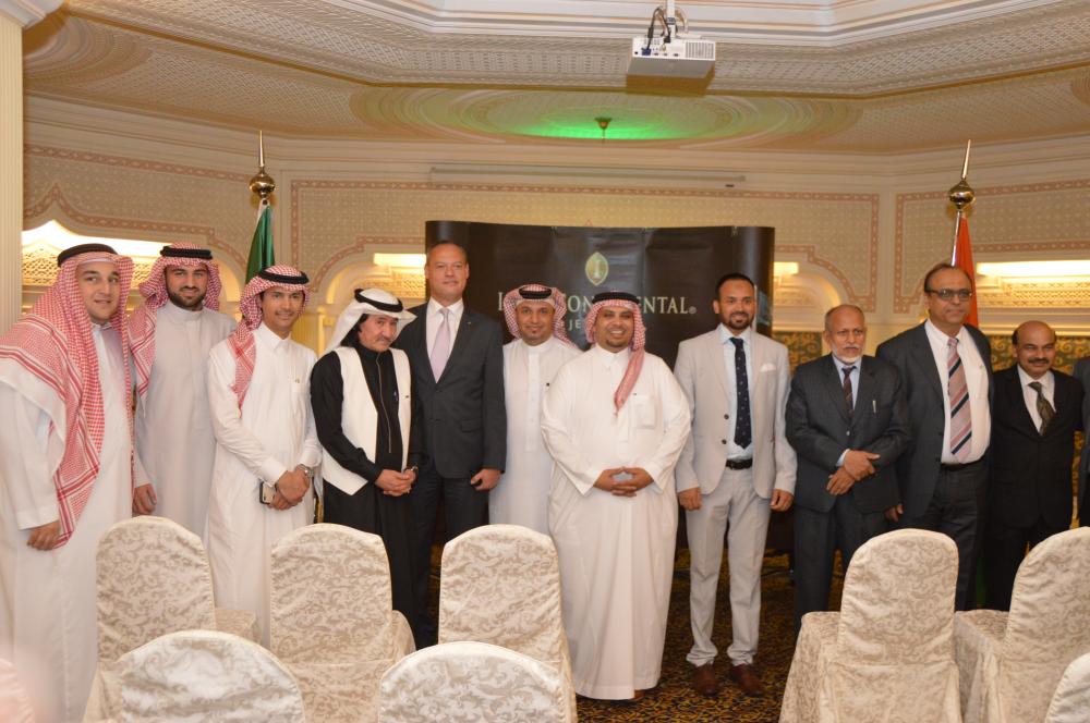 


Dr. Noorul Hasan, Consul commerce at the Indian Consulate in Jeddah, cuts the ceremonial  ribbon