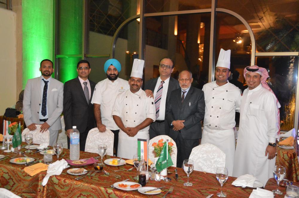 


Dr. Noorul Hasan, Consul commerce at the Indian Consulate in Jeddah, cuts the ceremonial  ribbon