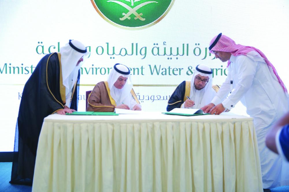 


New batch of agreements were sealed by Saudi Minister of Environment, Water and Agriculture Eng. Abdulrahman bin Abdulmohsen Al Fadley