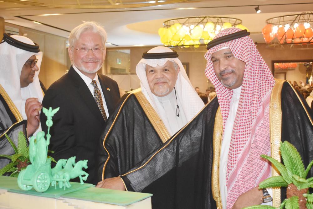 The German Consul General Holger Ziegeler cutting the cake alongside dignitaries from Saudi Ministry of Foreign Affairs. — SG Photos by Abdulaziz Hammad