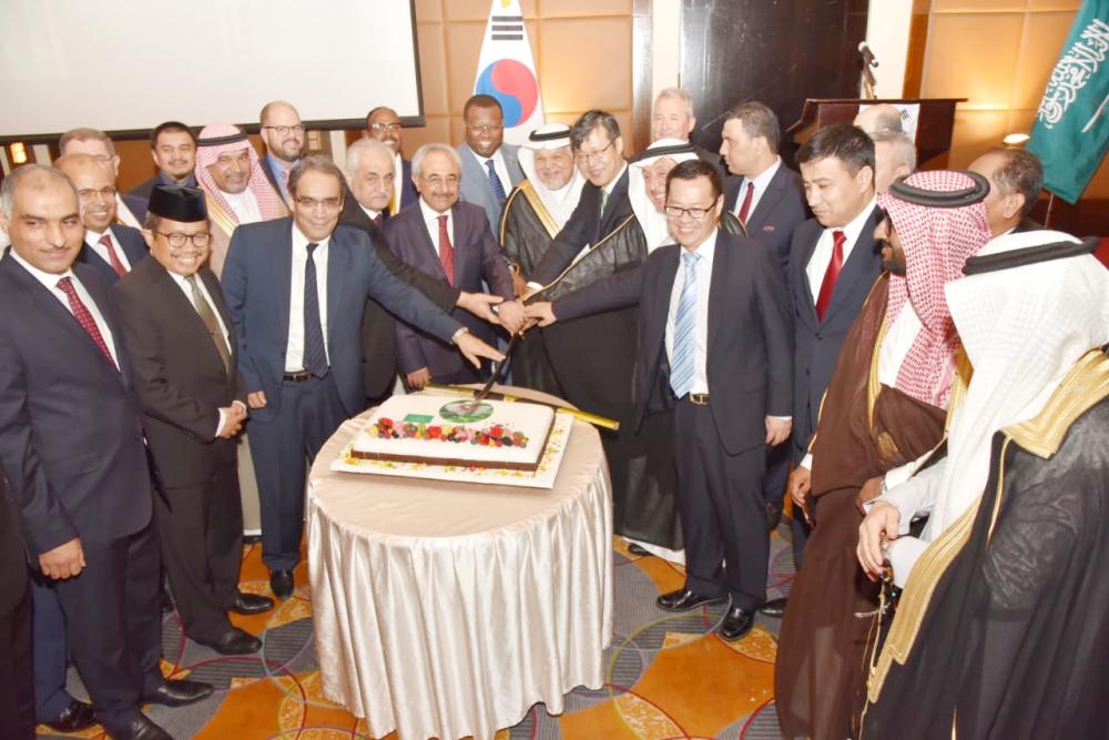 South Korea Consul General Sang-Kyoun Lee along with Foreign Ministry’s Director Jamal Balkhoyour and diplomats jointly cutting cake to mark Korean National Day. — SG Photo by Irfan Mohammed