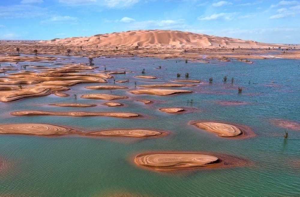 


Some geologists believe that Rub’ Al-Khali used to be a freshwater lake thousands of years ago and that the traces of this freshwater lake still exist.