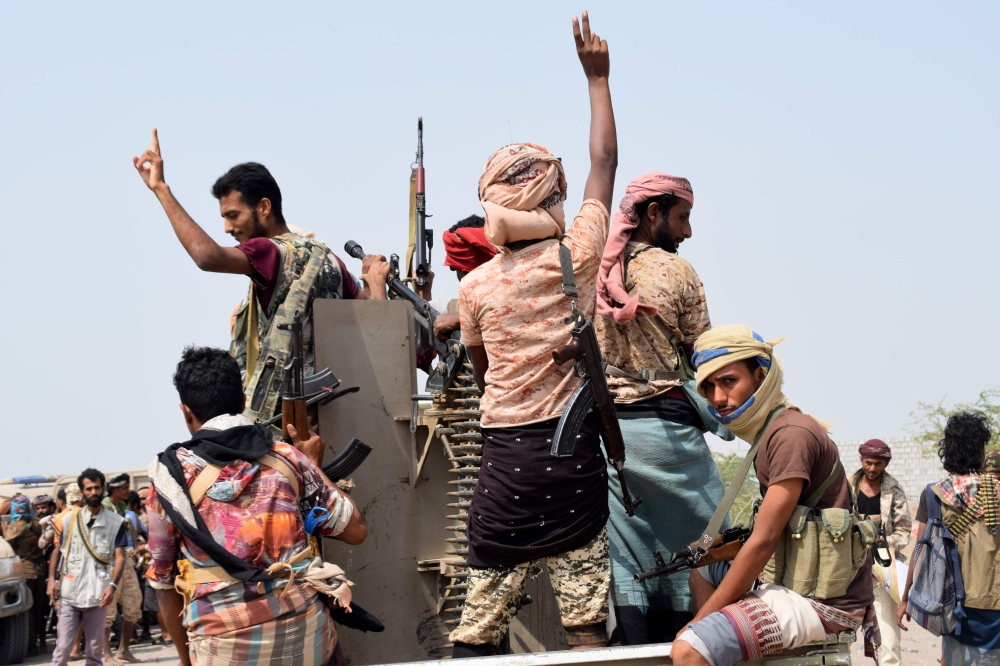 Yemeni pro-government forces advance toward the port area from the eastern outskirts of Hodeidah. — AFP