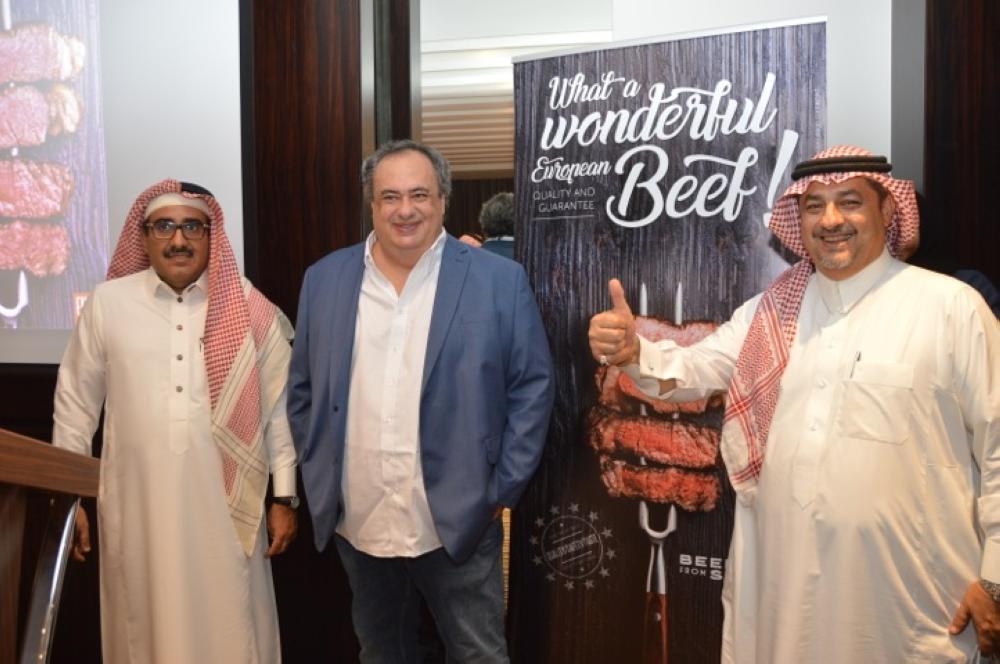 Jose Ramon Godoy (middle), International Director of PROVACUNO, poses with some Saudi journalists at the gathering. — SG photo by Abdul Rahman M. Baig