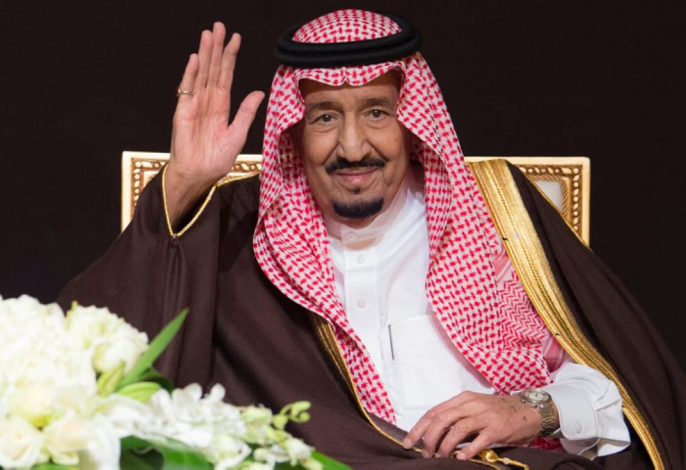 King Salman distributes King Khalid Awards