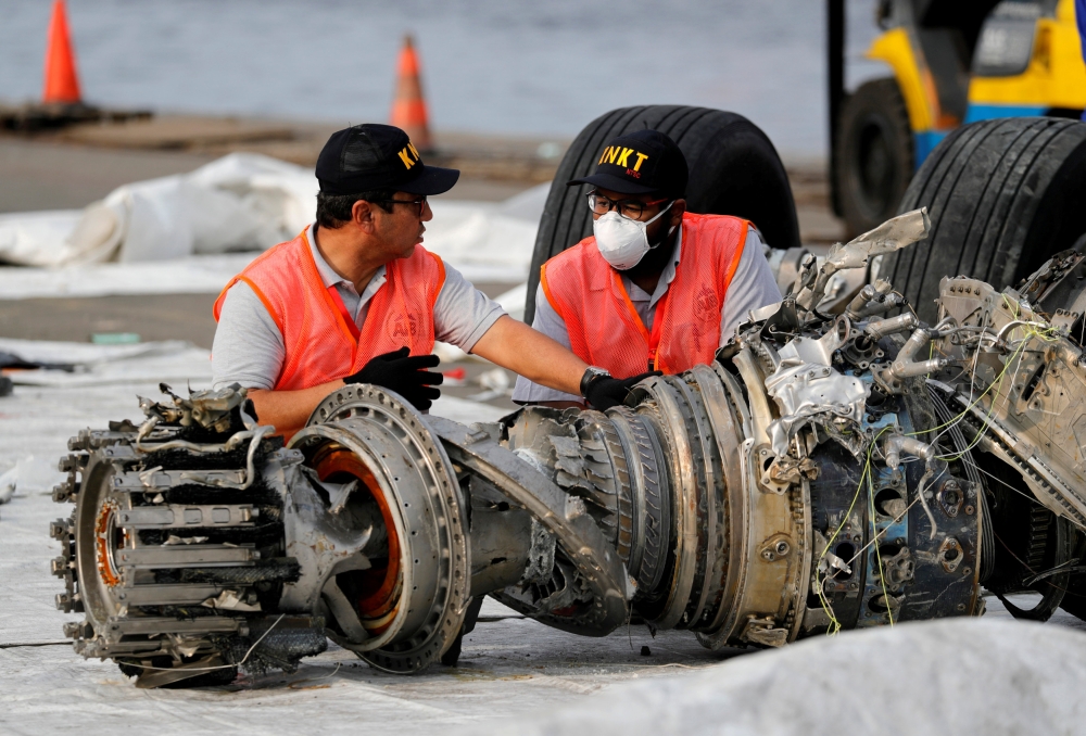 Indonesian National Transportation Safety Commission (KNKT) officials examine a turbine engine from the Lion Air flight JT610 at Tanjung Priok port in Jakarta, Indonesia, in this Nov. 4, 2018 file photo. — Reuters