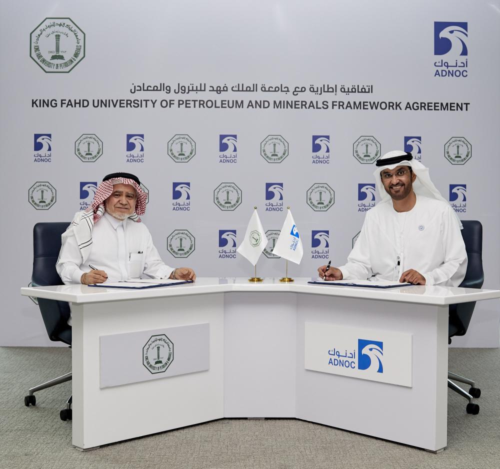 


 Dr. Sultan Al Jaber, UAE Minister of State and ADNOC Group CEO, and Dr. Sahel Abdujauwad, Rector of King Fahd University of Petroleum and Minerals, sign the agreement