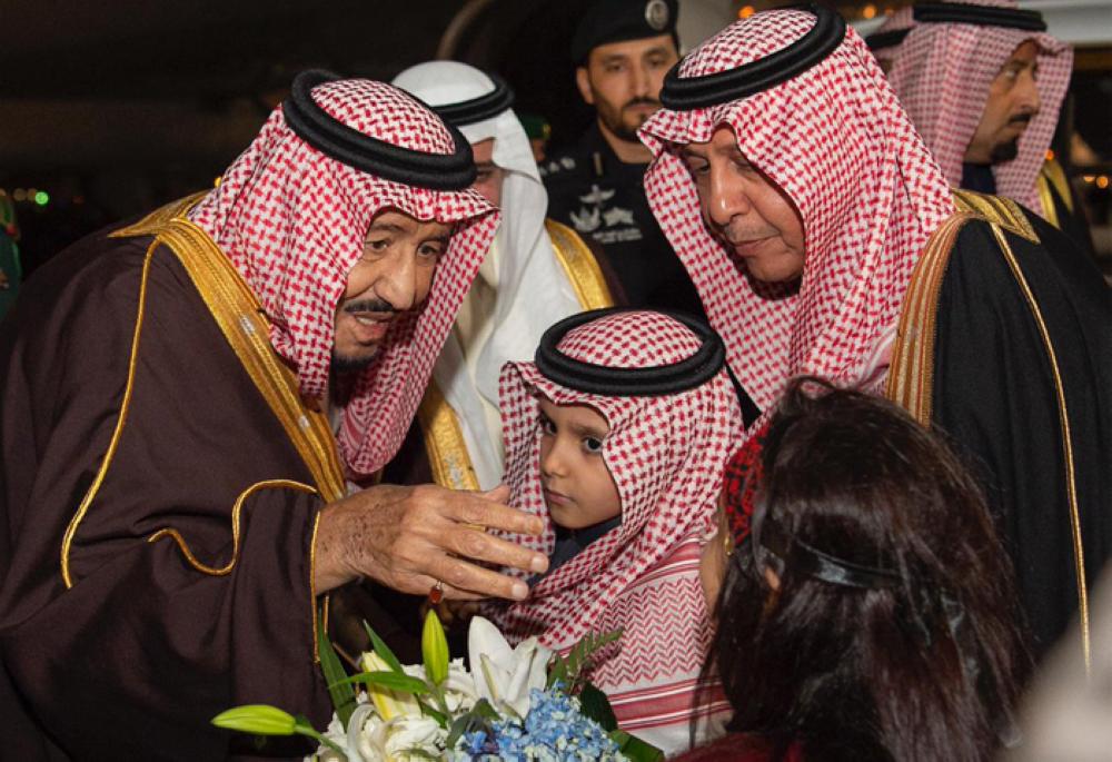 Overjoyed citizens greet King in Tabuk