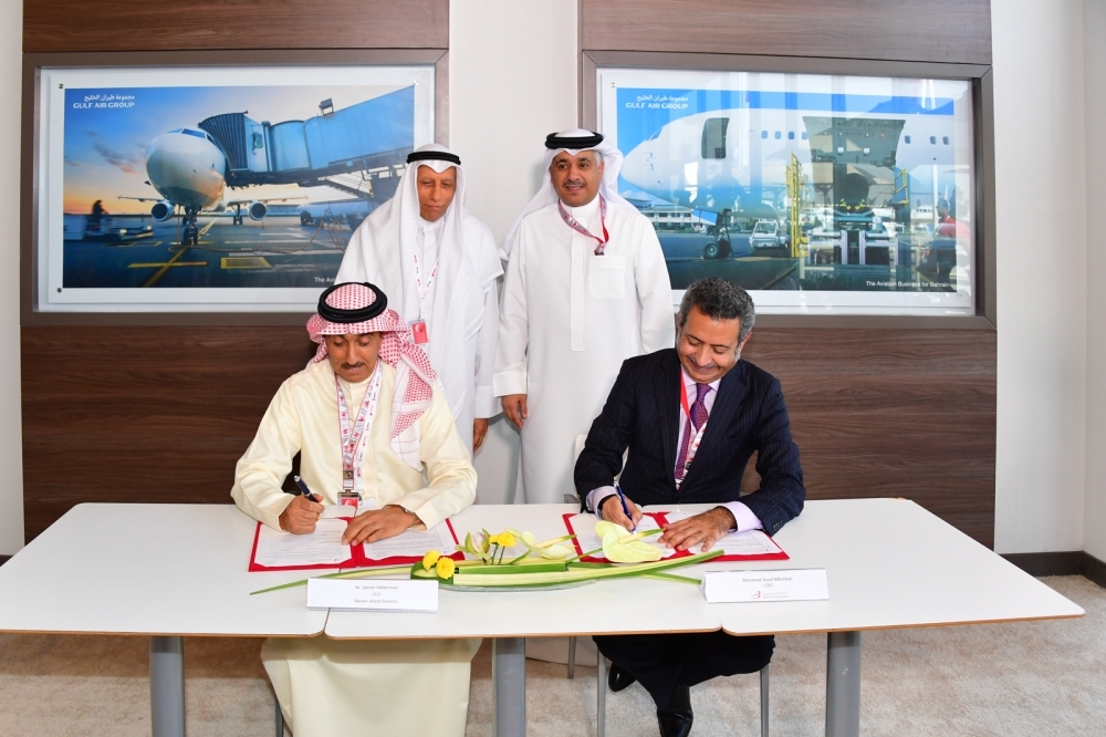 



Telecommunications and Chairman of Gulf Air Group Holding Eng. Kamal bin Ahmed Mohammed and BAS Board of Directors Chairman Mohammed Jalal sign the deal