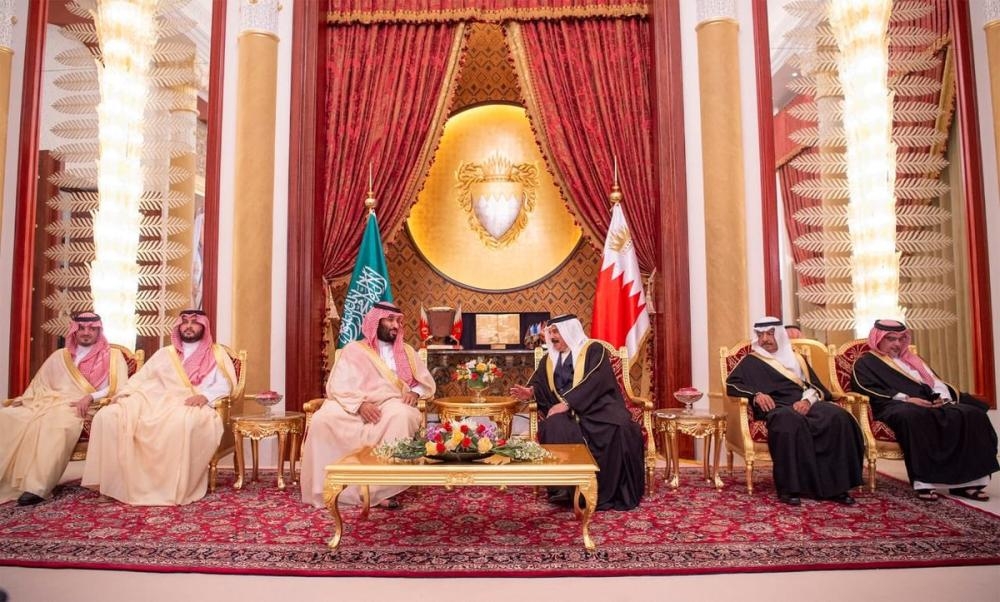 Crown Prince holds talks with King Hamad in Bahrain