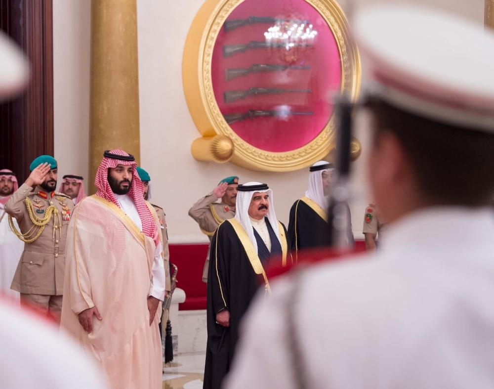 Crown Prince holds talks with King Hamad in Bahrain