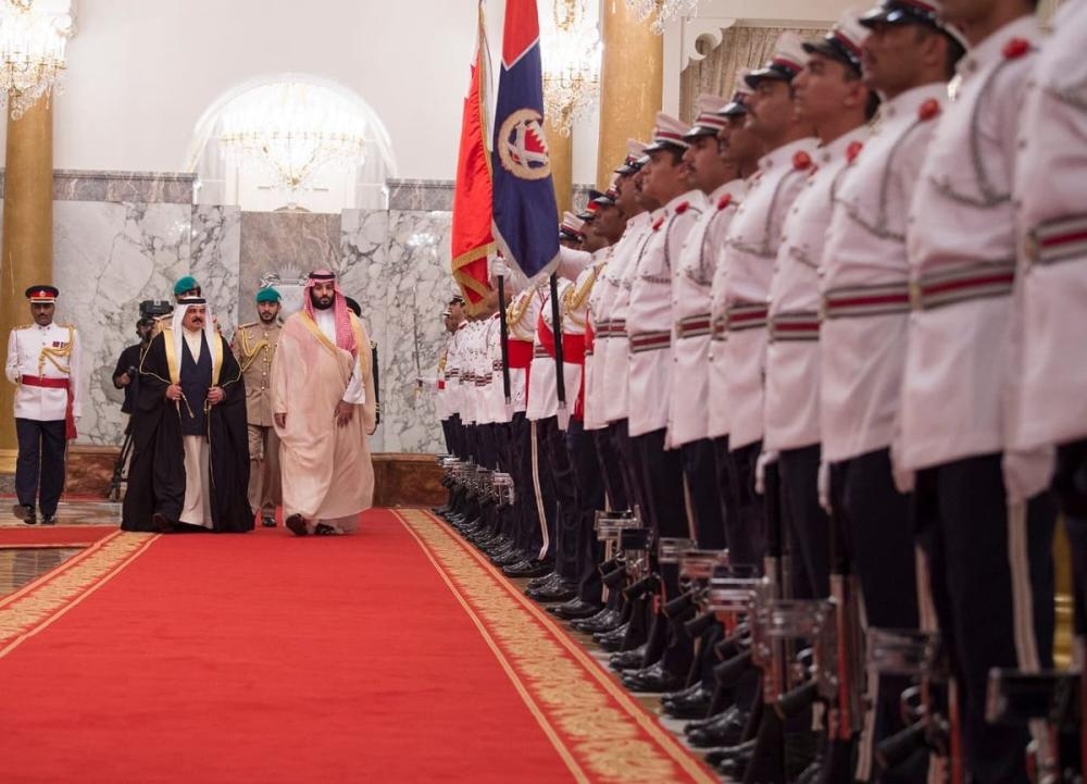 Crown Prince holds talks with King Hamad in Bahrain