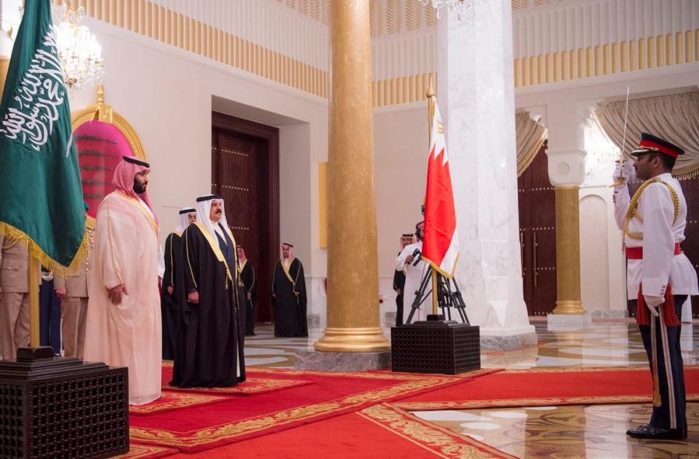 Crown Prince holds talks with King Hamad in Bahrain