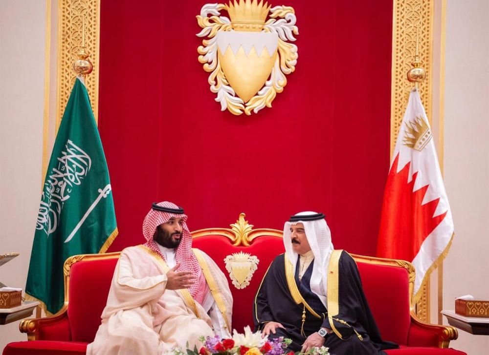 Crown Prince holds talks with King Hamad in Bahrain