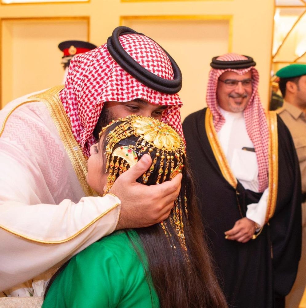 Crown Prince holds talks with King Hamad in Bahrain
