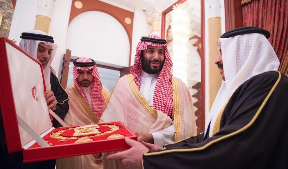 Crown Prince holds talks with King Hamad in Bahrain