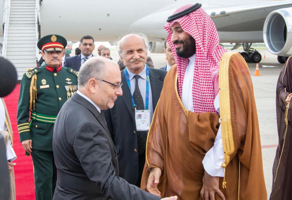 Crown Prince Muhammad Bin Salman, deputy premier and minister of defense, being received by Argentina’s Foreign Minister Jorge Faurie at the airport in Buenos Aires on Wednesday. — SPA