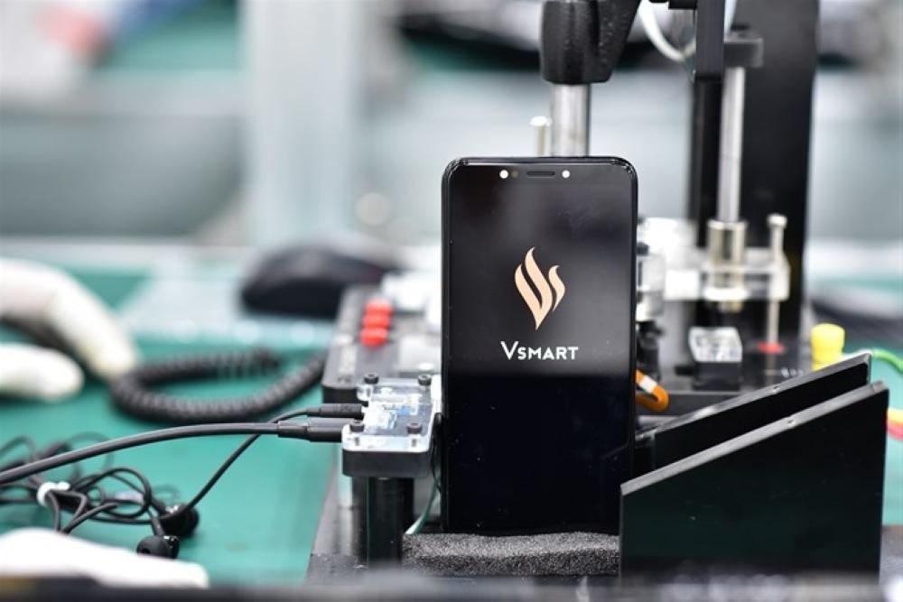 Vingroup unveils its first made-in-Vietnam mobile phones on Friday. — Courtesy photo