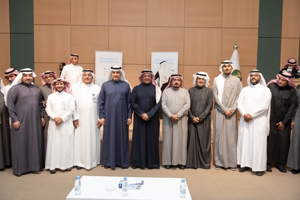 Group photo of ACWA Power wins the world’s largest independent water desalination plant

