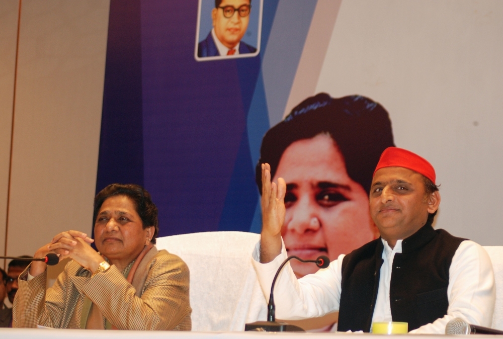 Samajwadi Party president Akhilesh Yadav (right) and Bahujan Samaj Party (BSP) leader Mayawati take part in a press conference to announce their political alliance in Lucknow, Saturday.  — AFP