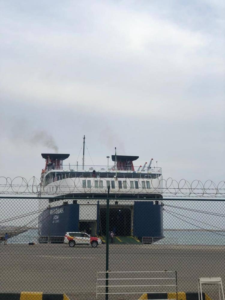 


The first Umrah ship carrying Egyptian pilgrims arrives at Yanbu port.