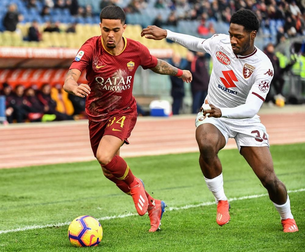 AS Roma’s forward Justin Kluivert (L) outruns Torino's defender Ola Aina during the Italian Serie A football match at the Olumpic Stadium in Rome Saturday. — AFP 