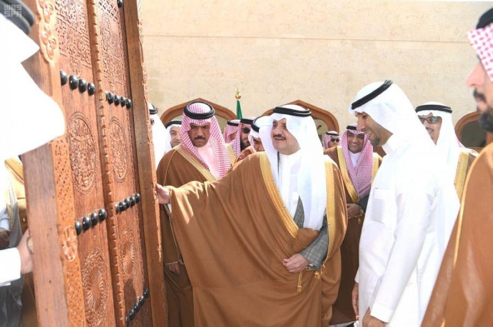 


Emir of Eastern Province Prince Saud Bin Naif admires the traditional door presented to him during the inauguration of the “Center of Al-Awamiyah” project. The door is a masterpiece made by two Saudi craftsmen from Qatif.