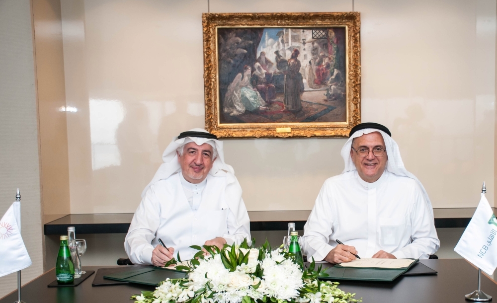 ITFC CEO Eng. Hani Salem Sonbol (left), and NCB CEO Faisal Omar Alsaggaf at the signing of accords