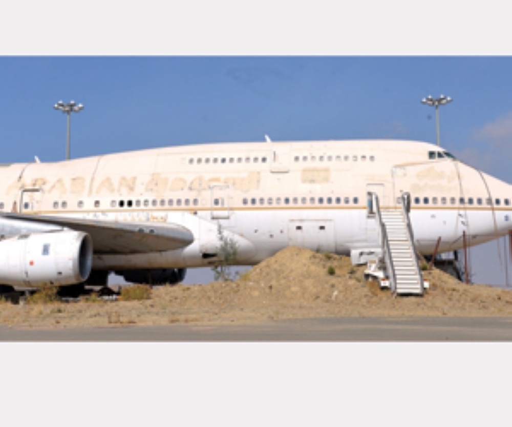 


The authorities spent more than SR2 million to bring this jumbo jet by road to Um Al-Rukab in Asir from Madinah. — Courtesy Al-Watan