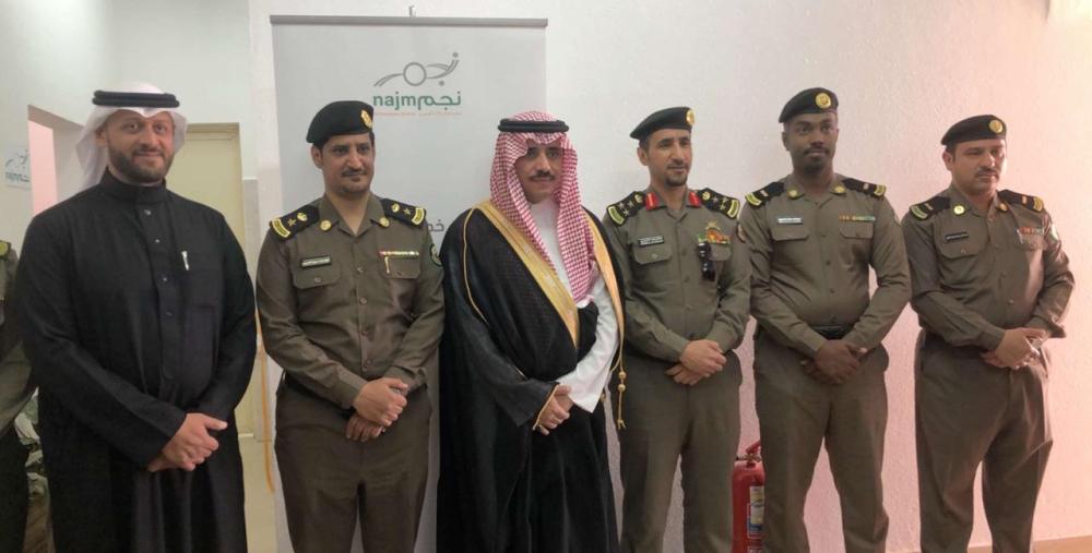 Governor of Al Ghat Mansour bin Saad Al Sediri, Lieutenant Colonel Nayef bin Hussain Al Harees, Director of Al Ghat Traffic Department, and Najm Vice President of Operations Ibrahim bin Ahmad Al Mahboob, along with other officials at the launch of the new branch 