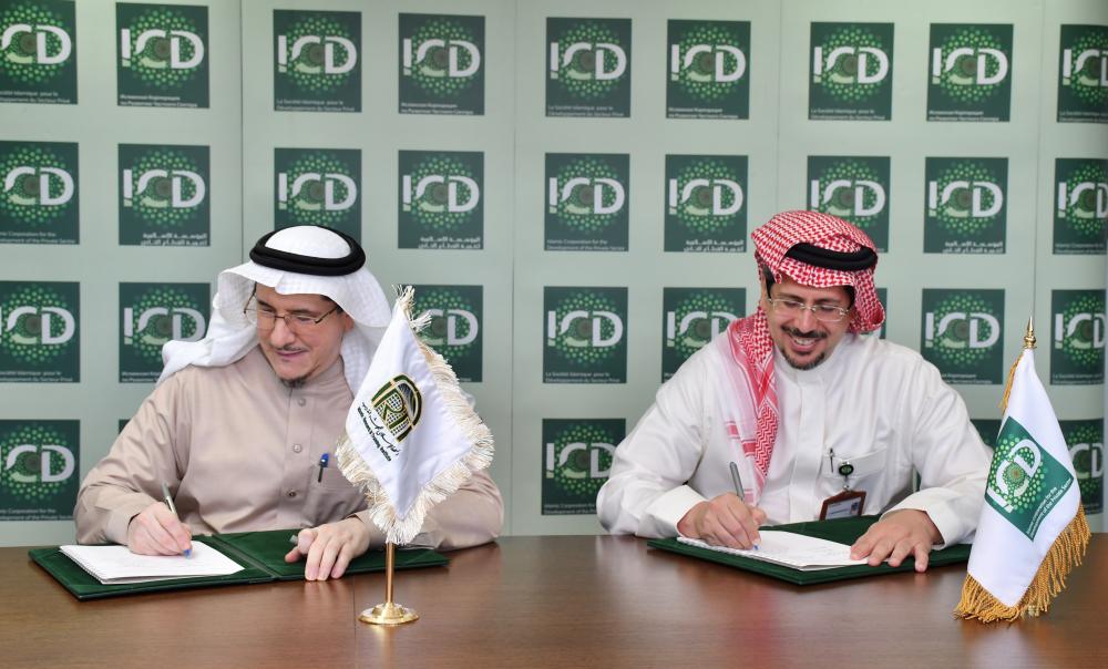 Ayman Sejiny, Chief Executive Officer and General Manager of ICD, and Dr. Sami Al-Suwailem, Acting Director General of IRTI, sign the MoU on Monday in Jeddah 