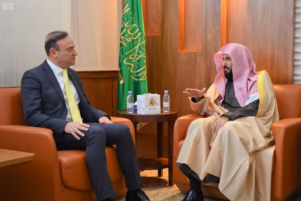 Al-Samaani receives Lebanese ambassador