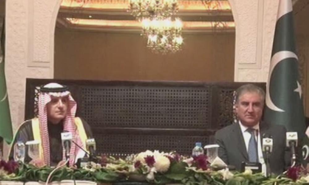 Saudi Minister of State for Foreign Affairs Adel Al-Jubeir (left) and Pakistan Foreign Minister Shah Mahmood Qureshi address a joint press conference in Islamabad on Monday. 