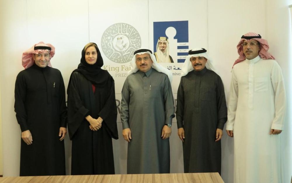 


Dr. Mohammed Al-Hayaza, president of Alfaisal University, and Dr. Abdulaziz Alsebail, secretary-general of King Faisal Prize, sign the agreement.