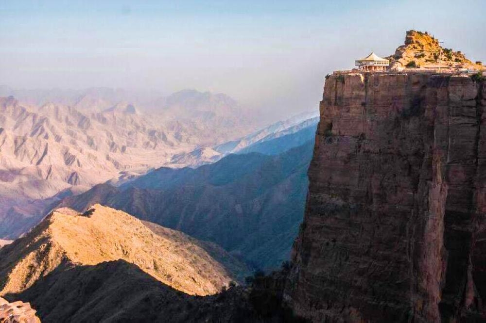 


Homes and businesses atop Faifa Mountain, east of Jazan. — Photo courtesy: Andrew Leber