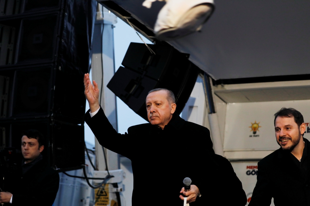 Turkish President Tayyip Erdogan and Turkish Treasury and Finance Minister Berat Albayrak throw gifts during a rally for the upcoming local elections in Istanbul, Turkey, in this Feb. 16, 2019 file photo. — Reuters 