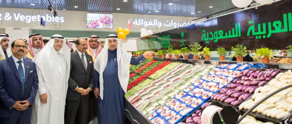 Yusuff Ali MA, chairman of LuLu Group, poses with dignitaries at the inauguration of the LuLu Mall in Dammam. — Courtesy photo.