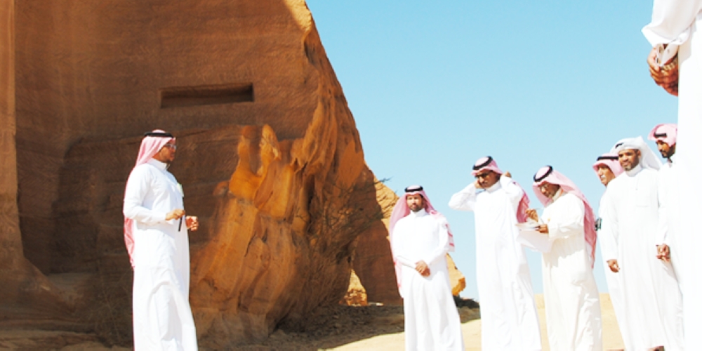 


Historical and geographical knowledge of archeological sites is essential to become a successful tourist guide.