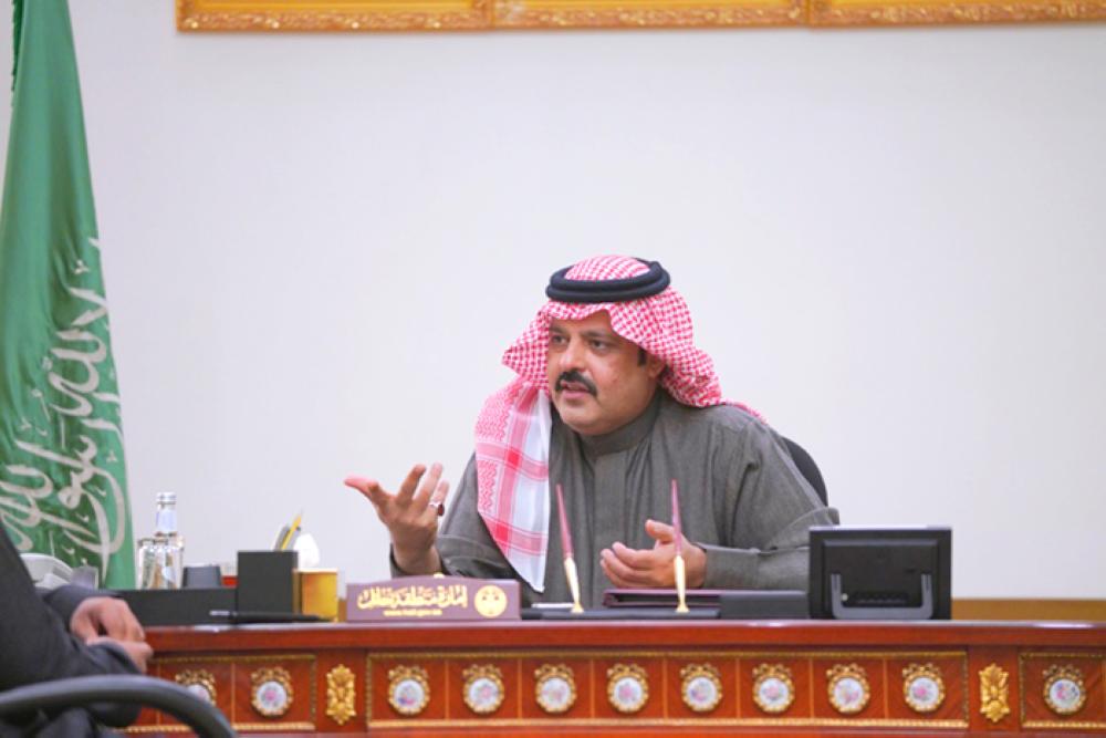 Bashir Al-Zoyamal with Emir of Hail region Prince Abdulaziz Bin Saad and Hail Chamber of Commerce head. — Okaz/SG photo