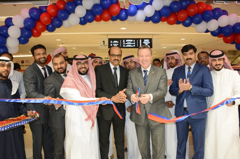 British Ambassador Simon Collis inaugurates LuLu “Food is Great Britain” festival at LuLu hypermarket, Atyaf Mall, Yarmouk,  Riyadh on Monday.  Also seen are LuLu officials, Yasser Hussain Ahmed Al Qahatani - HR manager, Eid Bin Nasar Al Anaizi - regional security manager, Hatim Mustansir - contractor- regional director, Moiz Nurudeen - regional manager, Shafeek Rahman - commercial manager, Vance Hadow - operations manager. — Courtesy photos