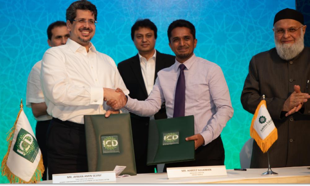Ayman Amin Sejiny, CEO of ICD, left, exchanges agreement with official of government of Maldives in Kurumbaa, Maldives. — Courtesy photo