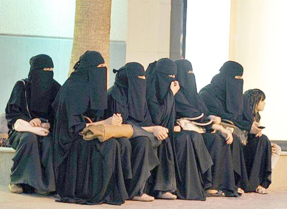 


The old graduates say they were prevented from presenting their grievances before the minister of education by officials in his office.