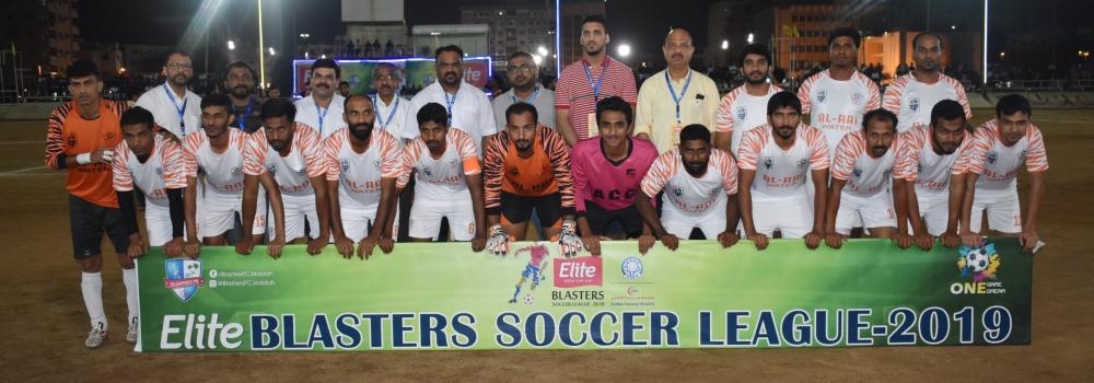Al-Rai ACC-B team with guests Saudi national basketball player Khalid Maseeyadi and Abdurahiman Faydah. — Photo by Muneer Alungal
