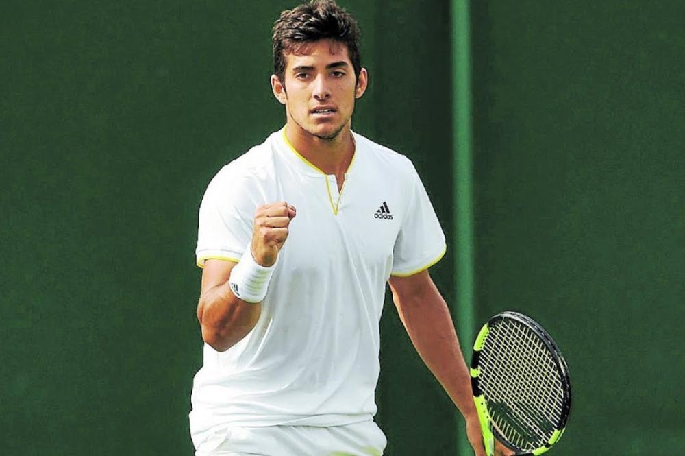 Chilean Christian Garin upset second seed Jeremy Chardy of France and advanced to the quarterfinals of the US Men's Clay Court Championship in Houston on Wednesday.