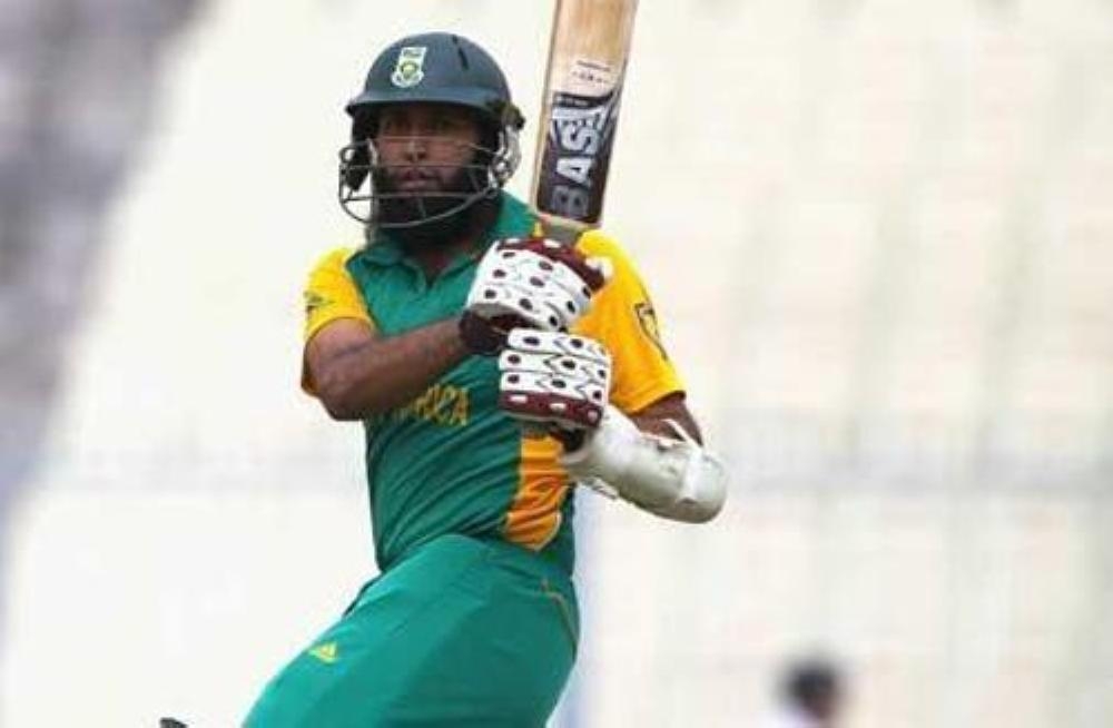 Off-form opening batsman Hashim Amla has been included in the South African squad for the Cricket World Cup in England and Wales starting next month.